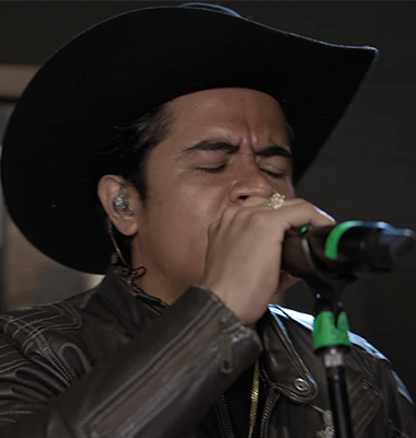 Jean Alezones en presentación musical